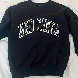Black Crew Neck Sweatshirt logo "WHO CARES"